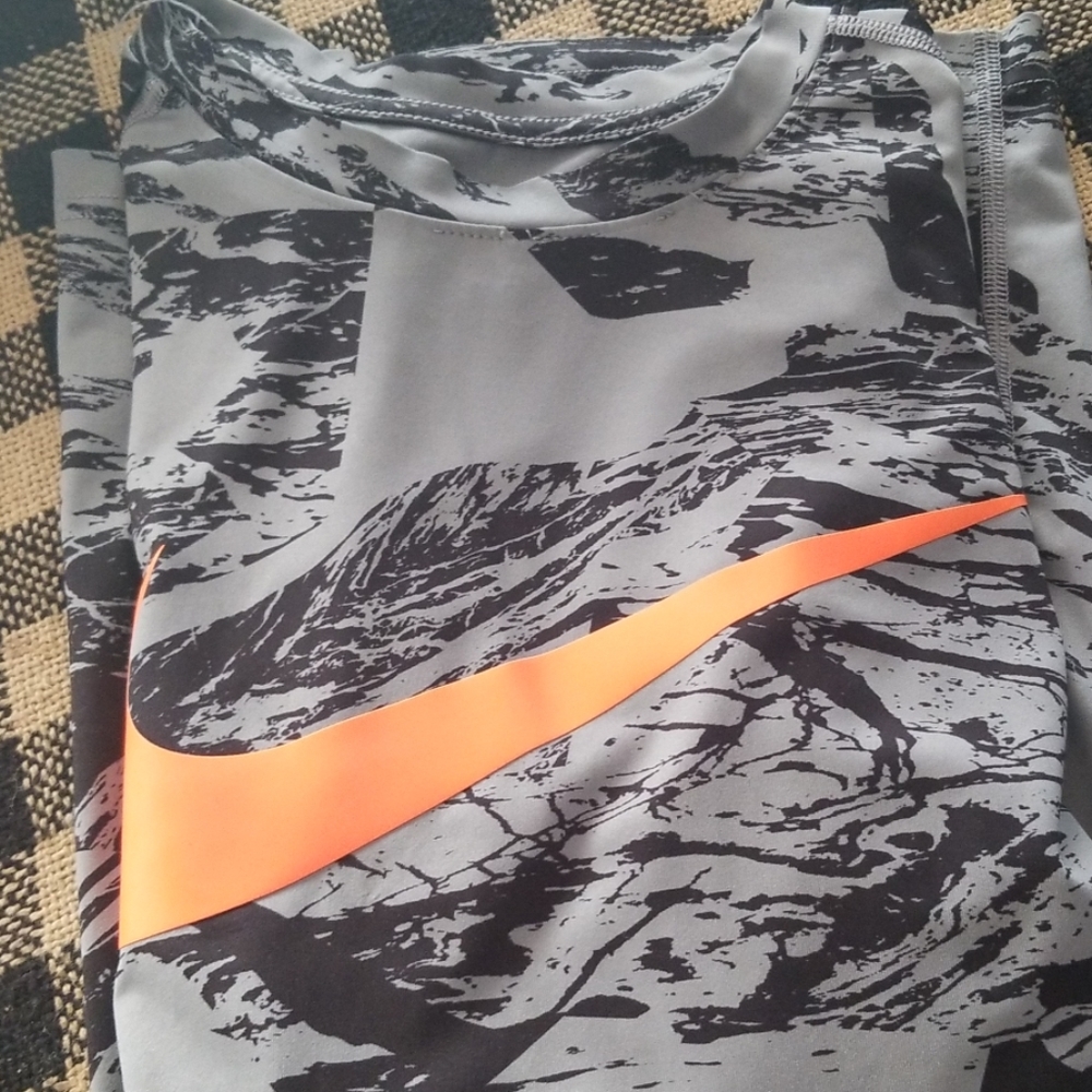 Nike drifit tee